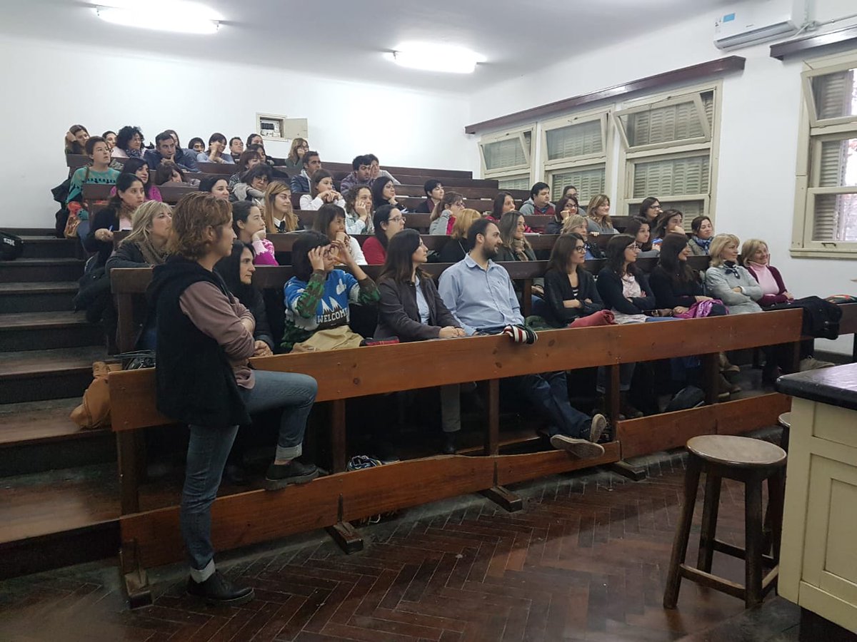 InesAliano's tweet photo. Red de Escuelas de aprendizaje en la Jornada Institucional de la EES 4. Bragado. Gran  Equipo de conducción , de docentes y auxiliares !!!! https://t.co/rFkixS1dZI