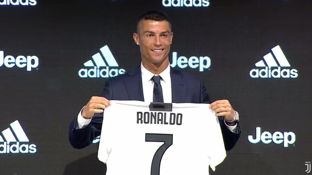 _marcossalas's tweet photo. #CR7JUVE - Foto de la rueda de Prensa https://t.co/MBwEQltLSA