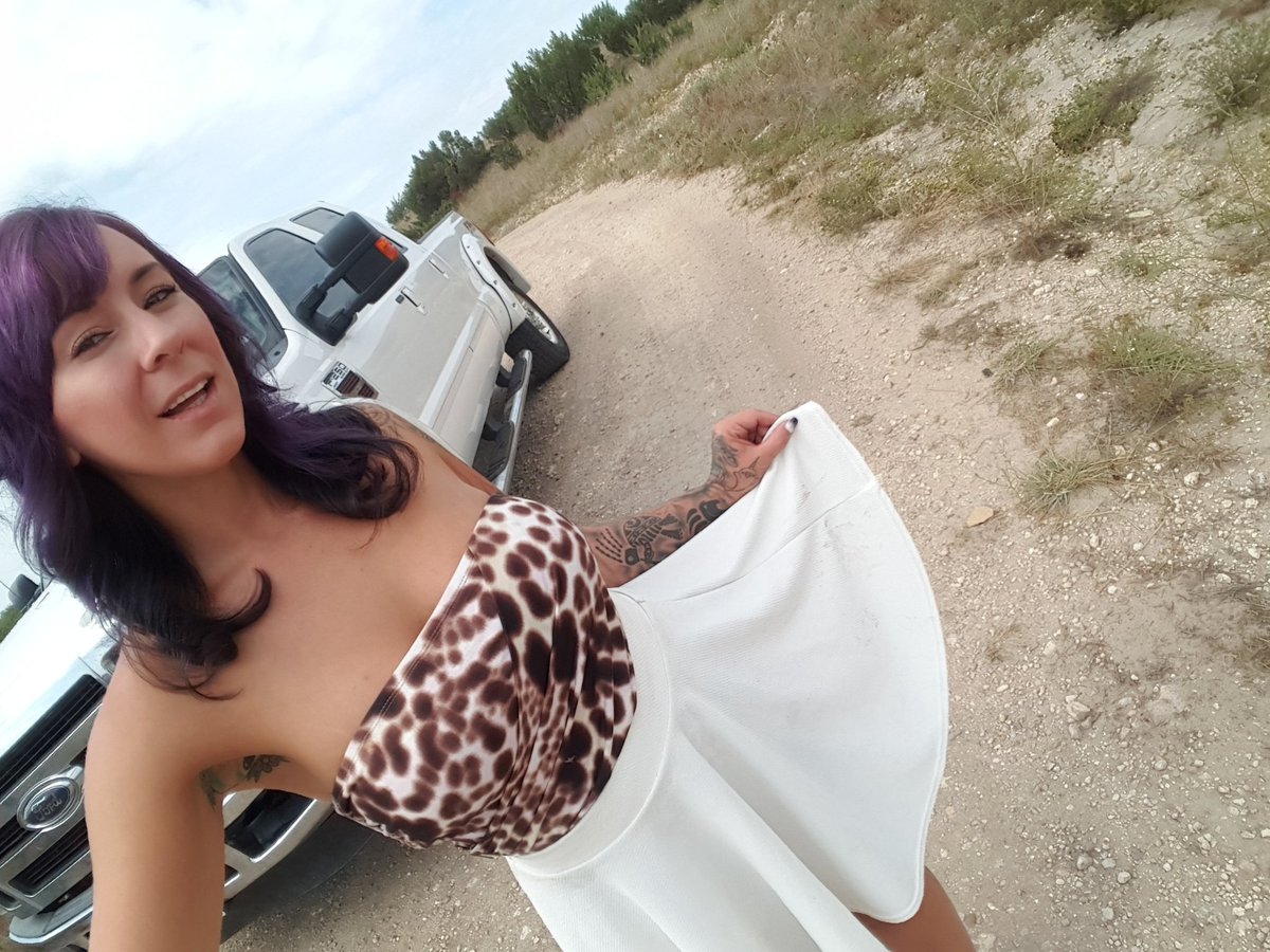 Juraeslife's tweet photo. #dieselnation #motormonday I want to see your rides. #ford #6point4 #singleturbo #powerstroke #dieselgirl #dieselchick #dirtydiesel #irollcoal https://t.co/bOwWifvMCB