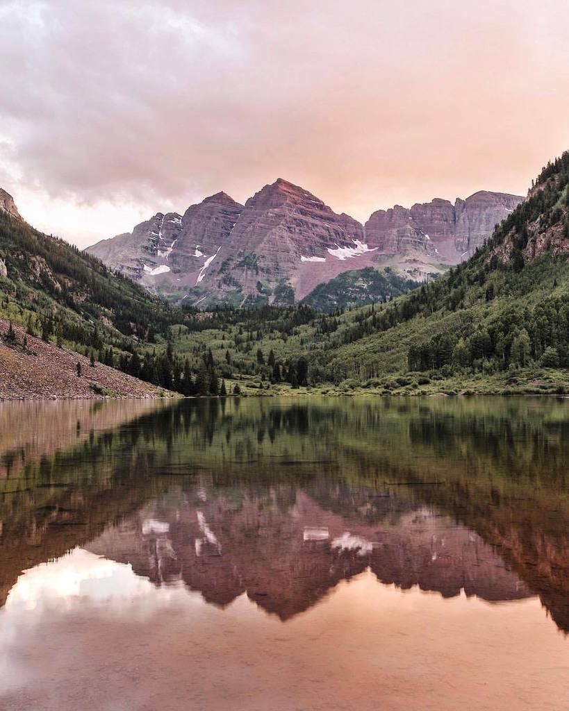 tannerwendell's tweet photo. Sunset. Maroon Bells. Colorado. It’s rare as a photographer to get amazing conditions consistently! We have had the most amazing time and weather in Colorado and this sunset was one of the most beautiful I’ve ever witnessed! @visitcolorado #visitcolorado #coloradolive #spnsr… https://t.co/BTUt0FMUFA