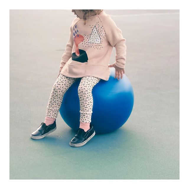 TaleofMonsters1's tweet photo. Life is not about how fast you run or how high you climb but how well you bounce. 🔵🔵
.
.
.
.
 #taleofmonsters #kidsconceptstore #littleminimalist #kidsstyle #kidsfashion #mindtheminimal #thatsdarling #kidsootd #natureaddict #organicbaby #our_everyday… https://t.co/Kic7Giq1Ku https://t.co/OotTgolBaR