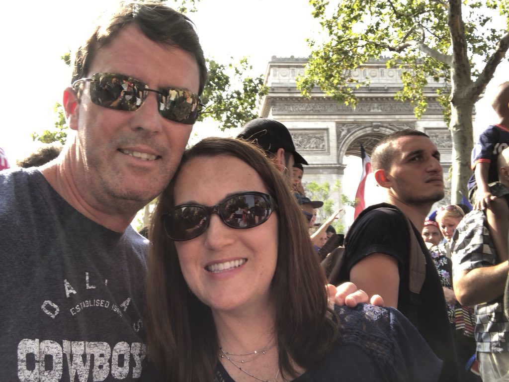 RobbStephenson's tweet photo. #allezlesbleus#Champs-Elysées https://t.co/DNg3vehi3G