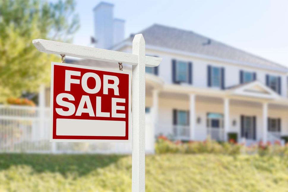coldwellbanker's tweet photo. From the point you decide to move to the closing table, here are some things to know about selling your home 🏡 https://t.co/45kWzmU7VT https://t.co/hdjQeLC0N7