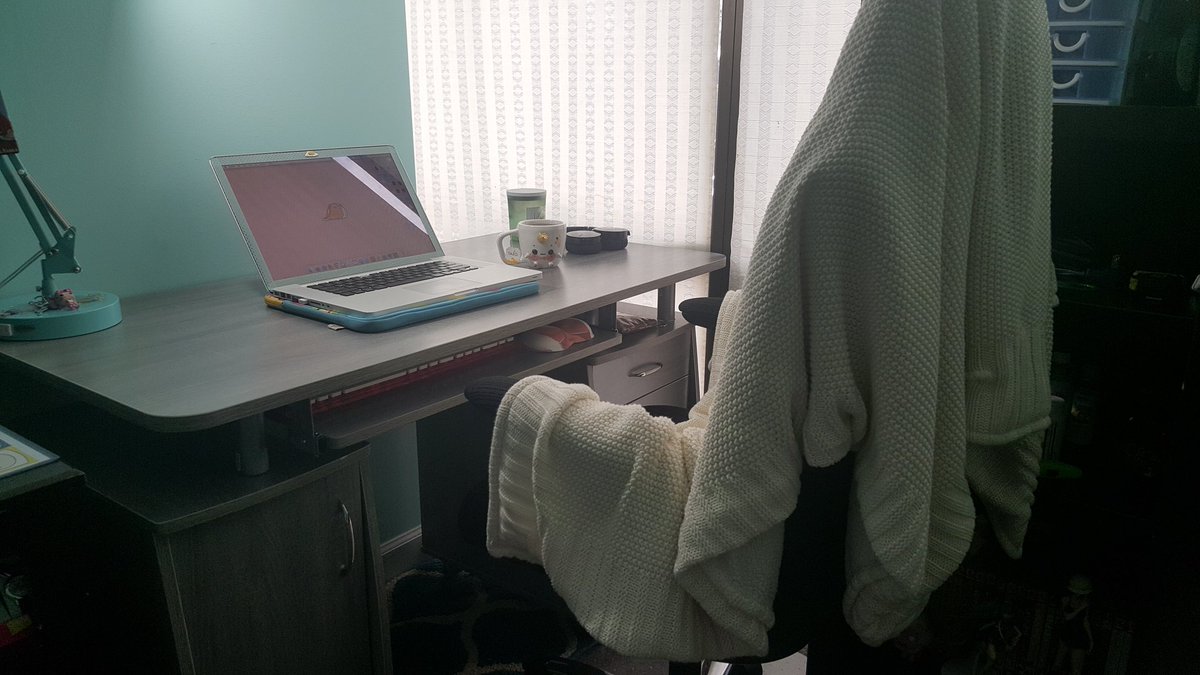 quiteUNIK's tweet photo. I finally have a desk to work at! No more laying in bed on my laptop 😍😍😍 (and yes, that is a booby mouse pad, it's pretty comfy)
#Desk #honesttour #boobymousepad #workarea #artdesk #artstudio https://t.co/swdx3MIqms