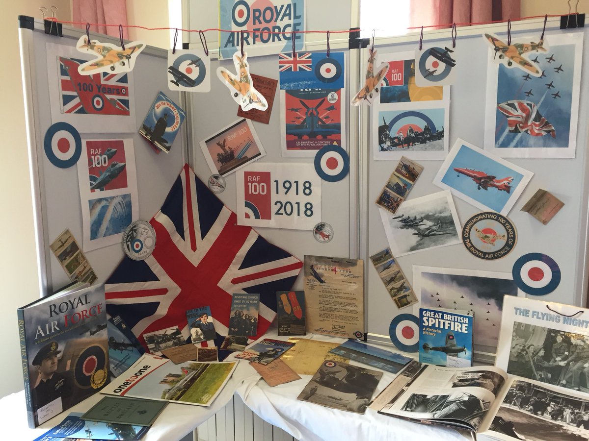 lindamellor69's tweet photo. Ward 2 celebrating 100 years of the RAF @LPTnhs  #supportingourforces   #wewerelikebrothers. #menandwomenworkingtogether. #theflyingnightingales.  #proudtobebritish  fab patient discussion today sharing memories #Pinklady https://t.co/pMweHpQexU