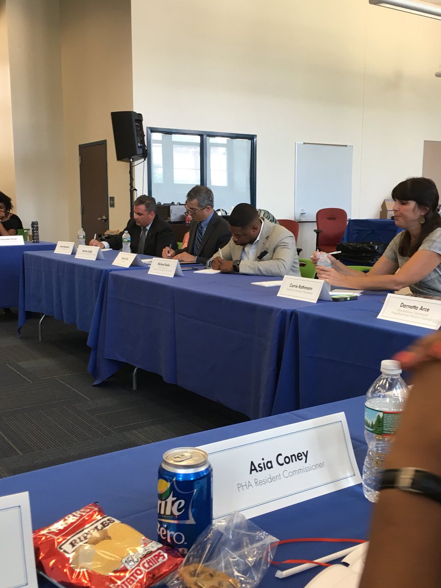 JoeDeFeliceHUD's tweet photo. Kicking off our 2nd @HUDgov #PhillyEnvisionCTR roundtable of the day w stakeholders from @PHLPromiseZone @TempleUniv @DrexelUniv @esperanza_us @hhsregion3 @PhilaHsgAuthPHA @ProjectHOME @HabitatPhilly @official_AACC @keljerry #HUDR3 #Sharswood @HUDMidAtlantic https://t.co/OjWf58u1RF