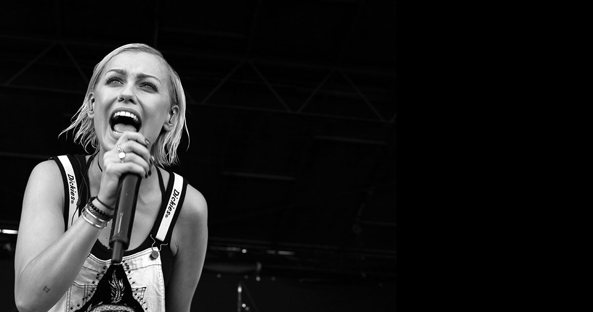 Vans's tweet photo. The final full cross country run of the @VansWarpedTour is happening now. Catch @TonightAlive &amp; tons of other bands when they hit your city. Tickets &amp; details: https://t.co/2eN5E31sGk https://t.co/aVkew2Vx75