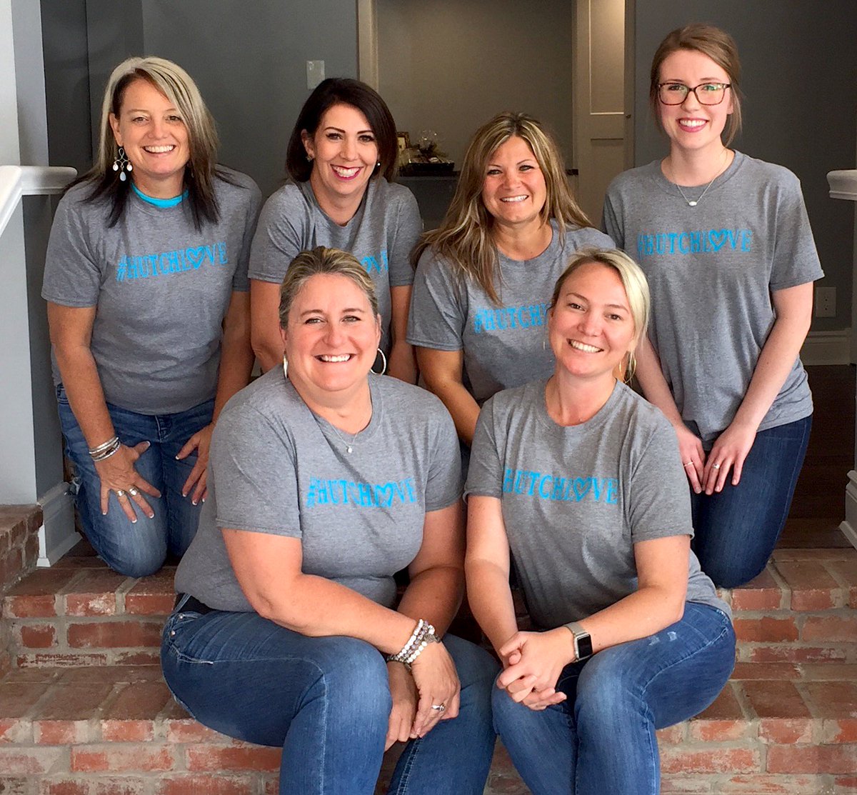 67502RealEstate's tweet photo. A few of our Elite ladies rockin’ their new #HutchLove shirts 😍 https://t.co/CQJtzAGCKt