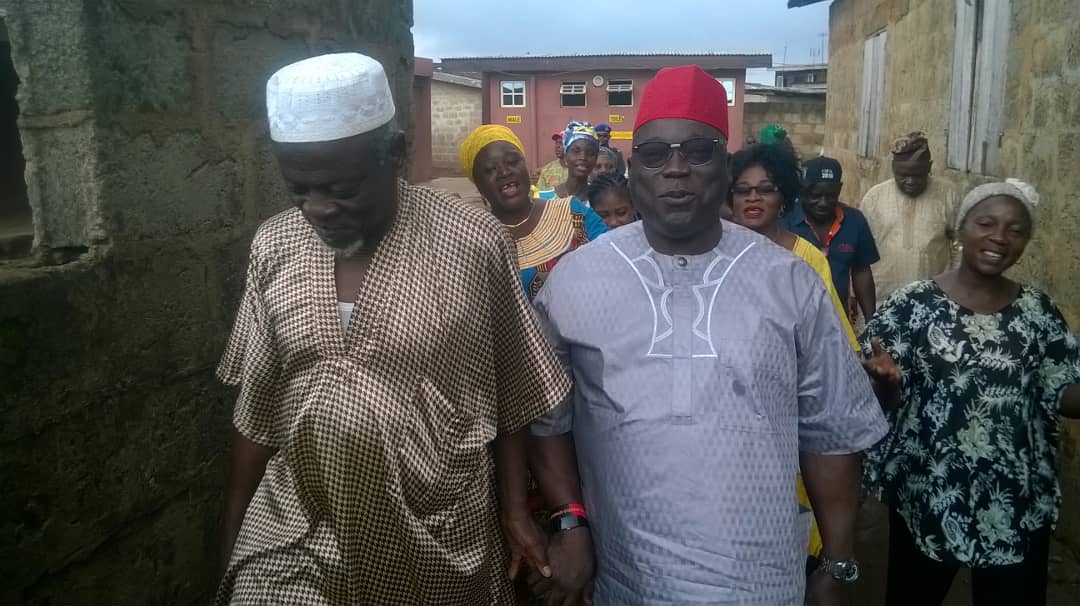 OpayemiDunni's tweet photo. ARCH. OWODUNNI Opayemi on a Congratulatory visit to Alhaji Jimoh Yukubu, the Senatorial Chairman APC @apcnigeria Ogun East  recently. #Opa2019 #Ogun2019 

#ToServeIsMyCalling https://t.co/wYP6Bn2ak0