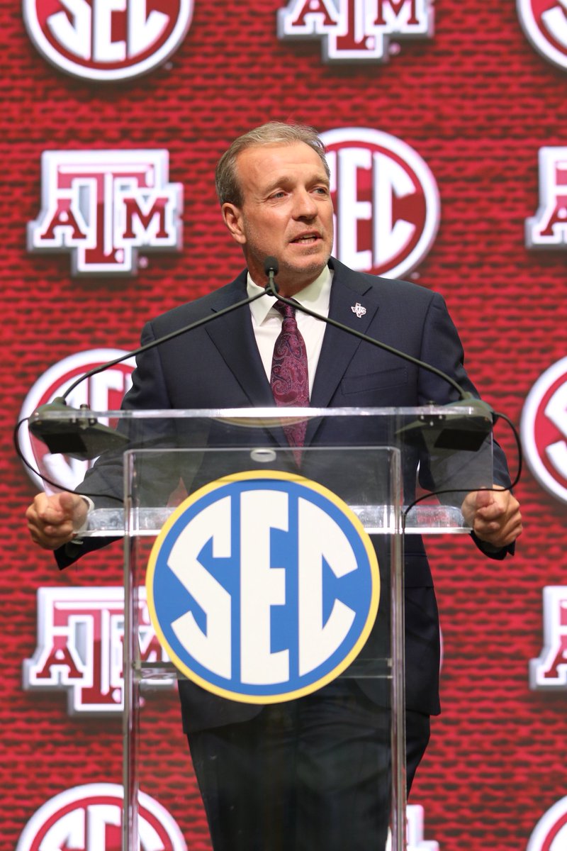 FansFavoriteFan's tweet photo. Day one of #SECMediaDays days #SECMD18 pics by @PictureMane @theatlantavoice @cfbhall @SEC #FansFavoriteFan #imarealfan #sec #football #secfootball #CFB #ATL https://t.co/VJ2Dx7bV8K