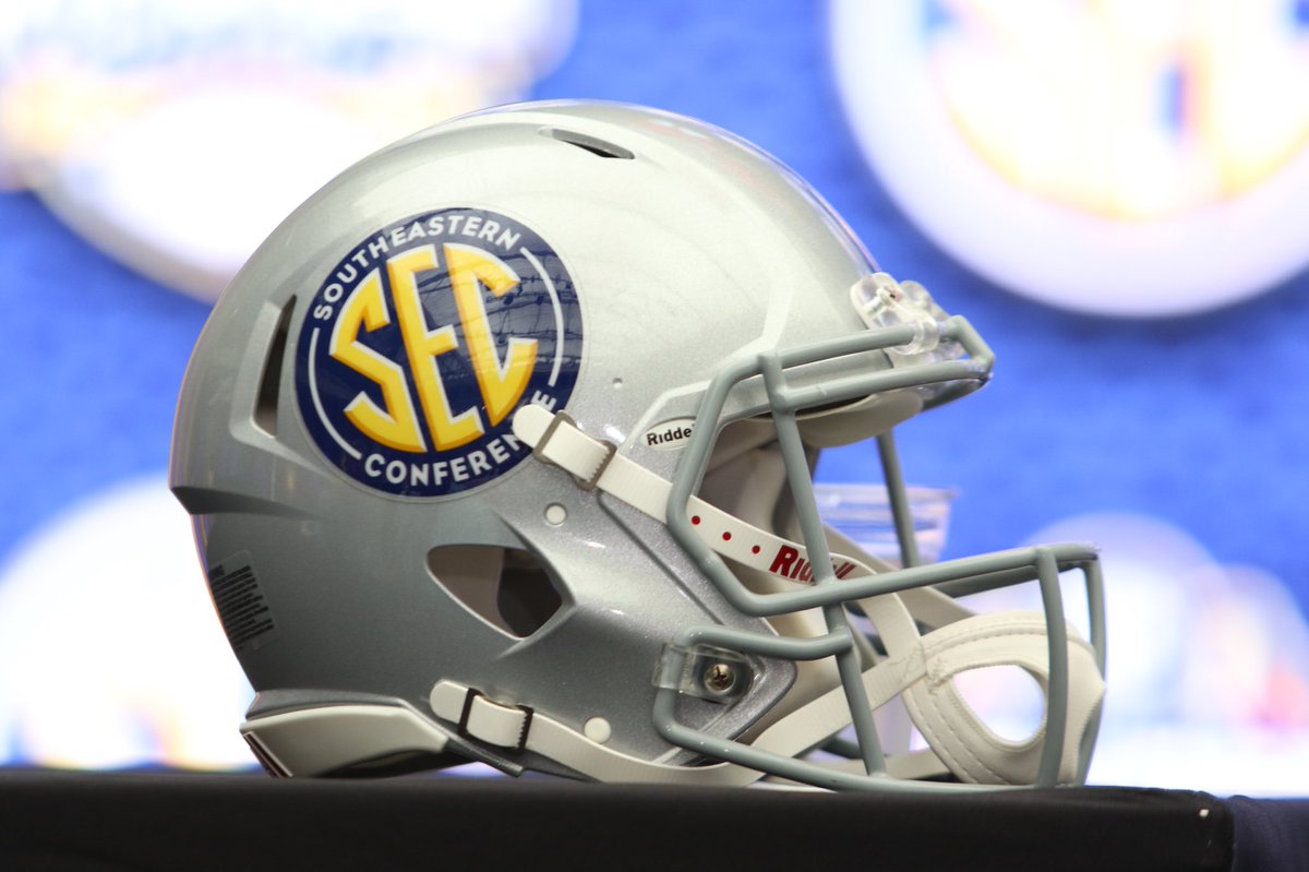 FansFavoriteFan's tweet photo. Day one of #SECMediaDays days #SECMD18 pics by @PictureMane @theatlantavoice @cfbhall @SEC #FansFavoriteFan #imarealfan #sec #football #secfootball #CFB #ATL https://t.co/VJ2Dx7bV8K