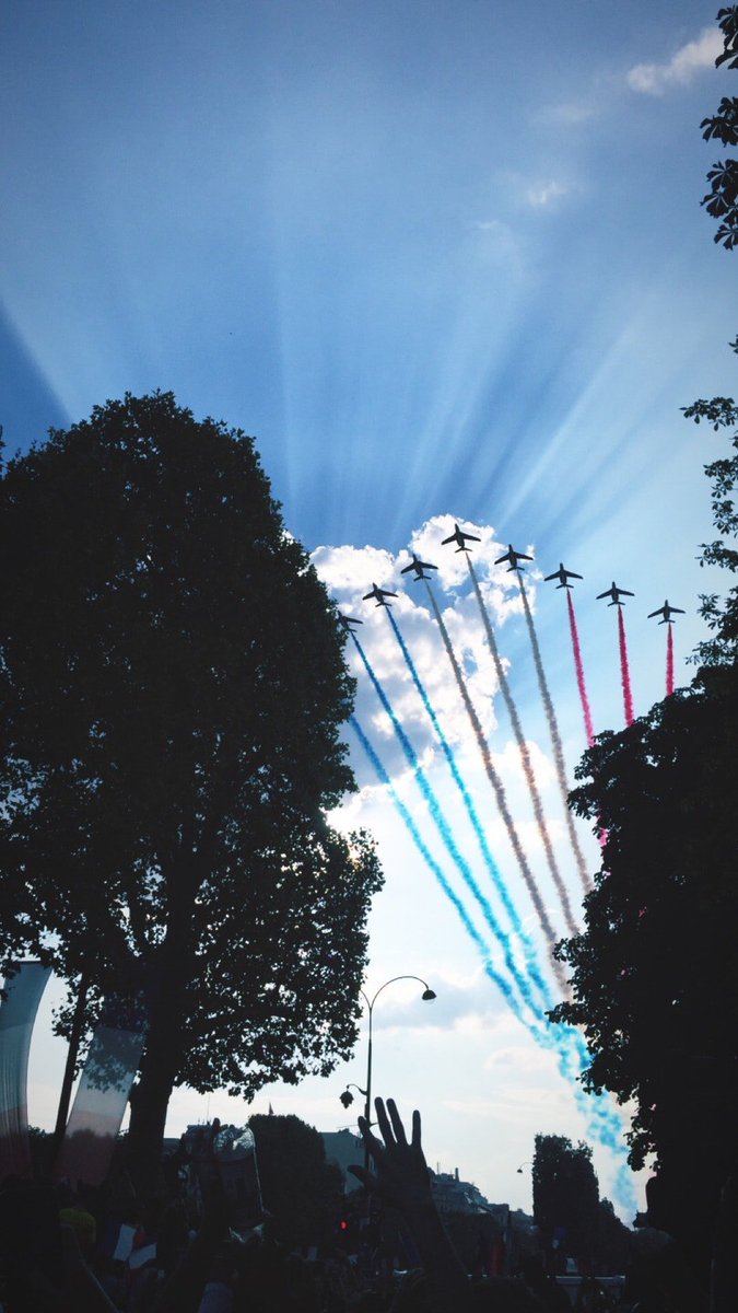 The #WorldCup is here. (@ Avenue des Champs-Élysées - <a href="/paris/">Paris</a> for Descente des Bleus in Paris, Île-de-France) swarmapp.com/c/aDiYrJdufue