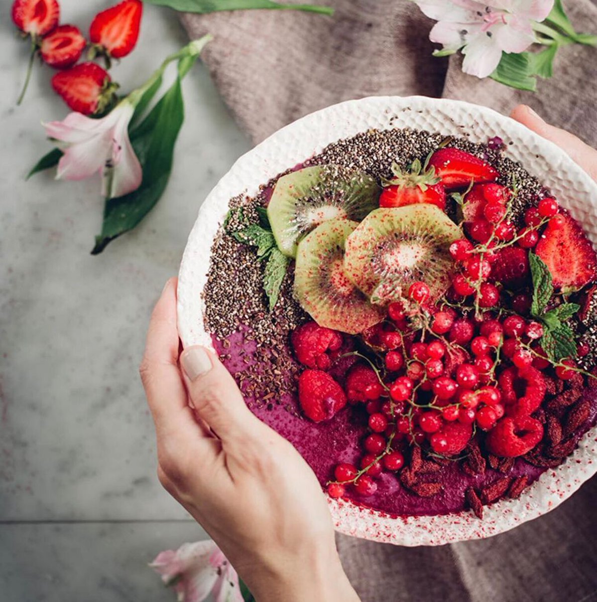 Ever wake up in the morning &amp; crave something out of the ordinary? Oatmeal every day can get old, ditch the program with a Very Berry Delight Smoothie Bowl! Kura serves as a healthy base to any bowl, giving you protein, probiotics &amp; more blog.kuranutrition.com/recipes/very-b…