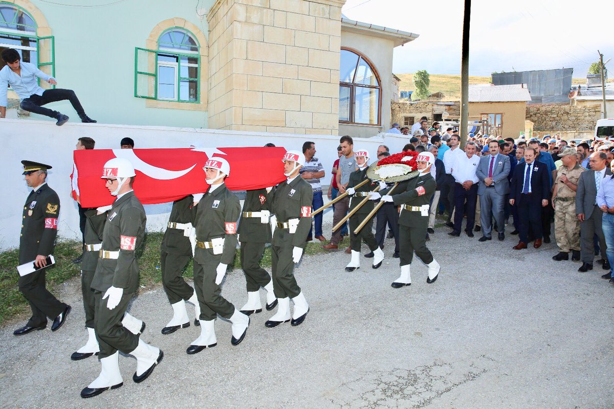 fatihyumakk's tweet photo. Kalbi Vatan Aşkıyla çarpan ,yüreği imanla dolu
#Eymur köyümüzde ikamet eden Kore Gazimiz Halis ACAR’ın cenaze törenine katıldık.
Rabbim değerli büyüğümüzün makamını cennet eylesin,ailesine ve yakınlarına sabırlar ihsan eylesin. https://t.co/UlF77PJ2Et