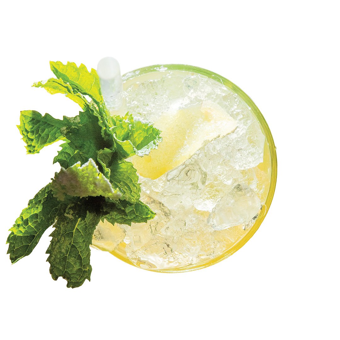 theimproper's tweet image. Inspired by one crazy summer in Newport, Rhode Island, @CommitteeBoston’s Smash ’n’ Dash features Four Roses bourbon, yellow chartreuse, ginger syrup and grapefruit juice, and is topped with mint, candied ginger and dehydrated lemon. ow.ly/CGDn30kFUAT