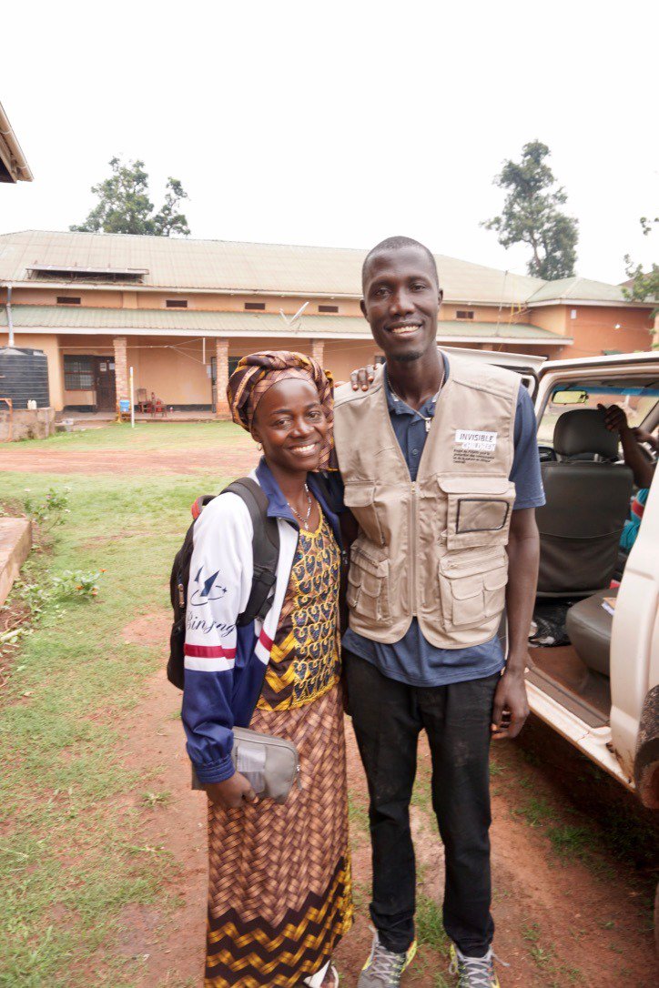 Here's a photo of David (who's also featured in <a href="/sallyhayd/">Sally Hayden</a>'s thread) and Angelique, two superstars who flew into Banda, picked up the three defectors, and flew back to safety. From there they were repatriated to Kampala, and today they reunited with their families.