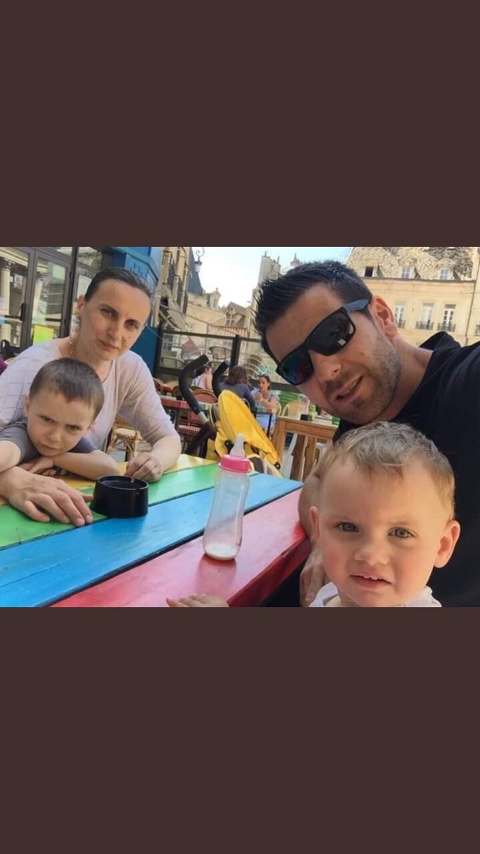 Elangeloow's tweet photo. Bonjour Twitter, j'ai besoin de votre aide. 
Une famille kosovarde vient de se faire expulser de mon village en ce lendemain de fête française.
Un simple RT pourrait nous permettre de faire avancer les choses, je vous remercie! 
#sauvonsAgimetBlerta https://t.co/lBKNeUhg38