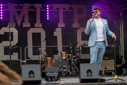 St_Raphs's tweet photo. Our Music in the Park event at @nonsuchmansion saw 1,500 people come to listen to the vast range of soul-warming music. The event sold out for the first time on record. The concert has raised £37,500- a phenomenal amount for our deserving #Hospice. #MITP18 #nonsuchpark #cheam https://t.co/7n0JhlqTt6
