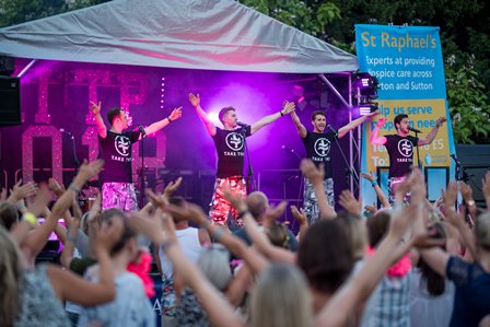 St_Raphs's tweet photo. Our Music in the Park event at @nonsuchmansion saw 1,500 people come to listen to the vast range of soul-warming music. The event sold out for the first time on record. The concert has raised £37,500- a phenomenal amount for our deserving #Hospice. #MITP18 #nonsuchpark #cheam https://t.co/7n0JhlqTt6