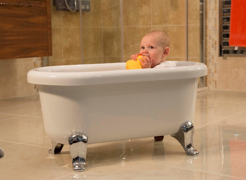 ThomasCrapperCo's tweet photo. The 'ah factor' of this picture speaks for itself!  You've got to love our brand new Thomas Crapper baby bath! https://t.co/XZoIEjVf5F https://t.co/QFXRlCaRY1