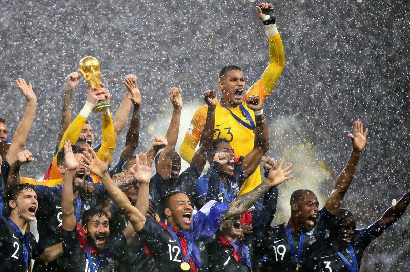 Delphix's tweet image. Allez Les Bleus! France showed the world the power of determination & teamwork in their #WorldCup victory, the kind of winning attitude team #DelphixFrance brings to our many French customers & partners to help them use data to win in highly competitive markets. #LetDataFlow