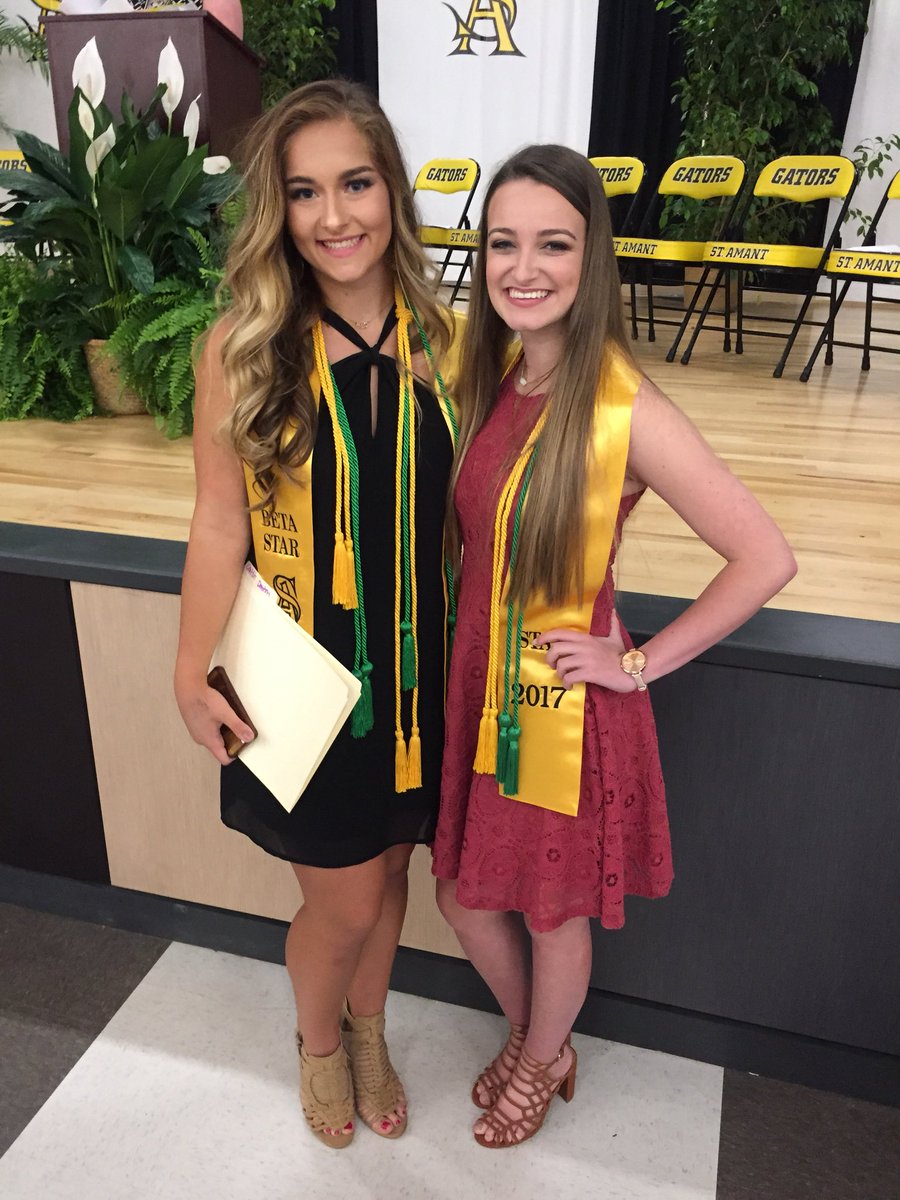 lexird1's tweet photo. HBD to my sassy best friend! Don’t know what I’d do without in my life, love you much cait💖 @dentoncaitlin https://t.co/oNqbNZ6V9N
