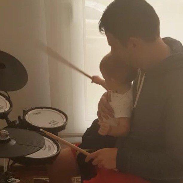 LucasOnTheDrums's tweet photo. Necesito una mano para tocar!!! #RingoRules https://t.co/fKeMcj7j0a https://t.co/1eiVjeXEJs