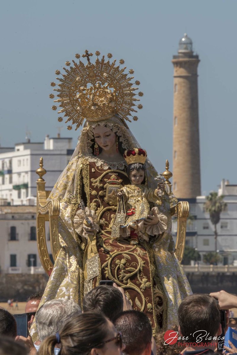 AlbumGasp's tweet photo. La Virgen del Carmen de Chipiona 2018 en su embarque para el Paseo con los Marineros. Foto de José Blanco. https://t.co/QOK5DVXpsG