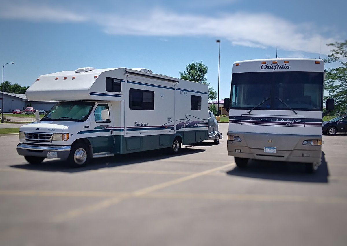 mostlylost_rv's tweet image. One of my big brothers just pulled in beside me. Guess he's heading to the class reunion in Forest City too!😊