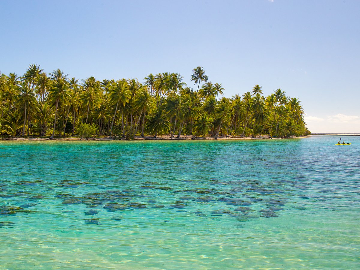 PaulGauguin's tweet photo. This gorgeous lagoon is waiting for you at Motu Mahana. Swim, snorkel or just grab a coconut drink and get your feet wet! Who's ready? #MondayMotivation #Tahiti https://t.co/A1PCXFV8s6