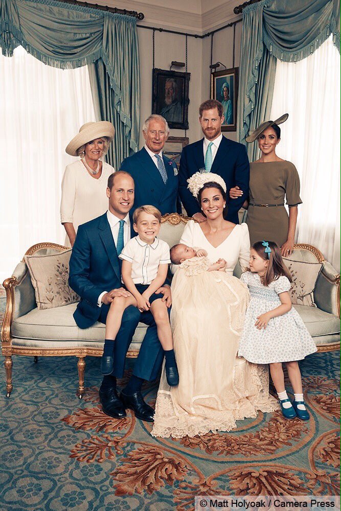 WatcherRoyalty's tweet photo. Kensington Palace heeft vier portretfoto's vrijgegeven ter gelegenheid van de doop van prins Louis, het jongste kind van prins William en zijn vrouw Catherine. 📷Matt Holyoak #deroyaltywatcher https://t.co/yvgsDgY00B