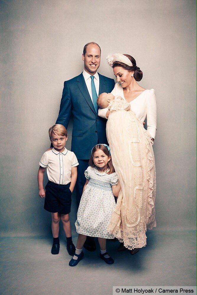 WatcherRoyalty's tweet photo. Kensington Palace heeft vier portretfoto's vrijgegeven ter gelegenheid van de doop van prins Louis, het jongste kind van prins William en zijn vrouw Catherine. 📷Matt Holyoak #deroyaltywatcher https://t.co/yvgsDgY00B