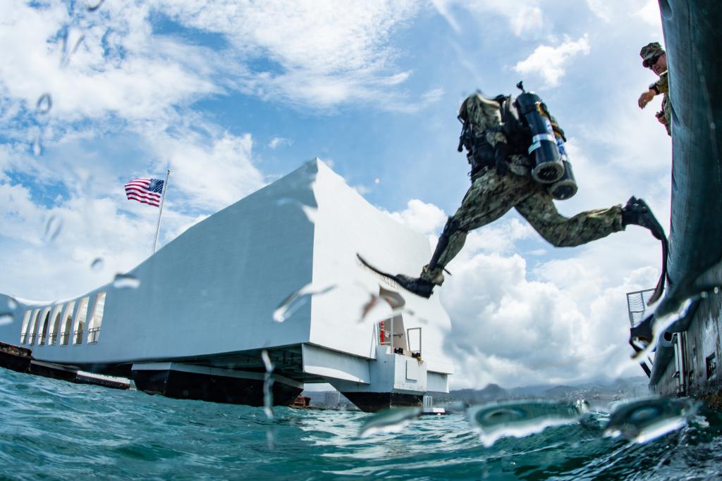 Your #USNavy photos of the day: #USSPorter, #USSMountWhitney and other participating nations sail in formation during exercise #SeaBreeze2018, an #MH60 retrieves supplies from #USSRonaldReagan, and a #Sailor takes a dive during #RIMPAC! Download here: navy.mil/viewPhoto.asp