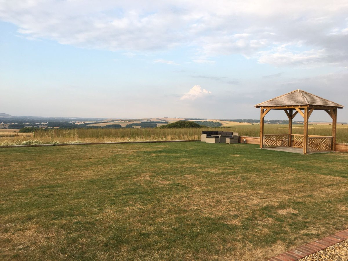 WoolleyWallisEA's tweet photo. Our Farm & Rural department, together with @pkfFrancisClark, organised a farm walk and #BBQ. The event was attended by a number of clients and professionals and was brilliantly hosted by @RushallOrganics & @Casterleybarn ๐#beatsadayintheoffice #amazingsetting https://t.co/PoO1pv9IG9