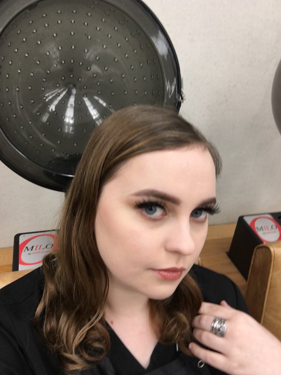 HeartScout's tweet photo. This is what happens when you let someone do your makeup for class
Feeling like a queen https://t.co/YSEH8hAgaB