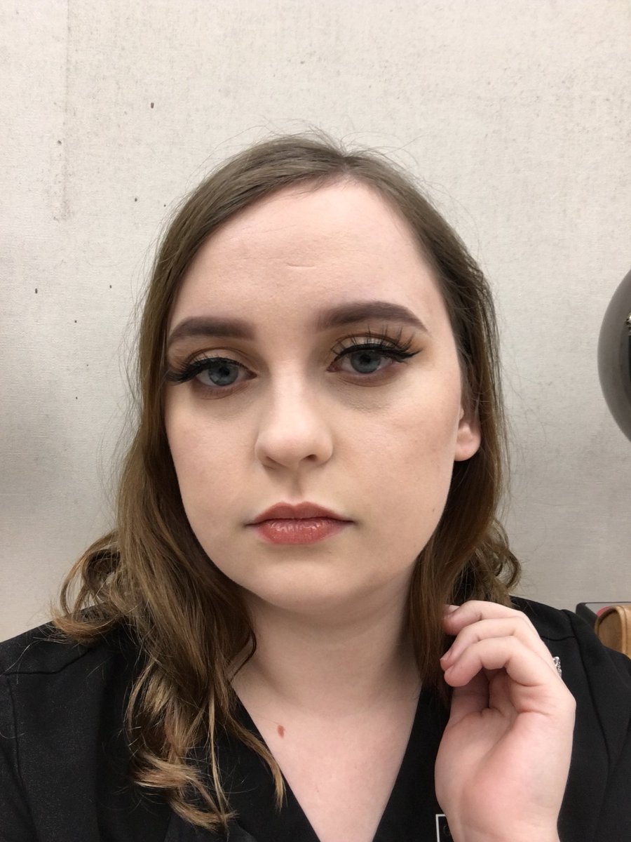 HeartScout's tweet photo. This is what happens when you let someone do your makeup for class
Feeling like a queen https://t.co/YSEH8hAgaB