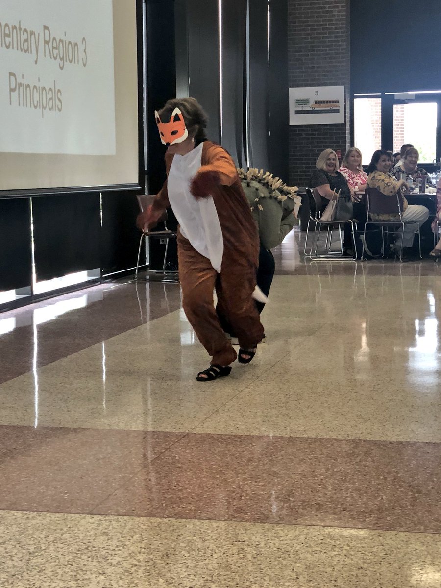 Good job, #Good2Great group five, “The Hedgehog Concept - understanding what you can and cannot be the best at!” Are you a hedgehog or a fox? Region 3 rocks with Dr. @0408christina #Allin4Aldine