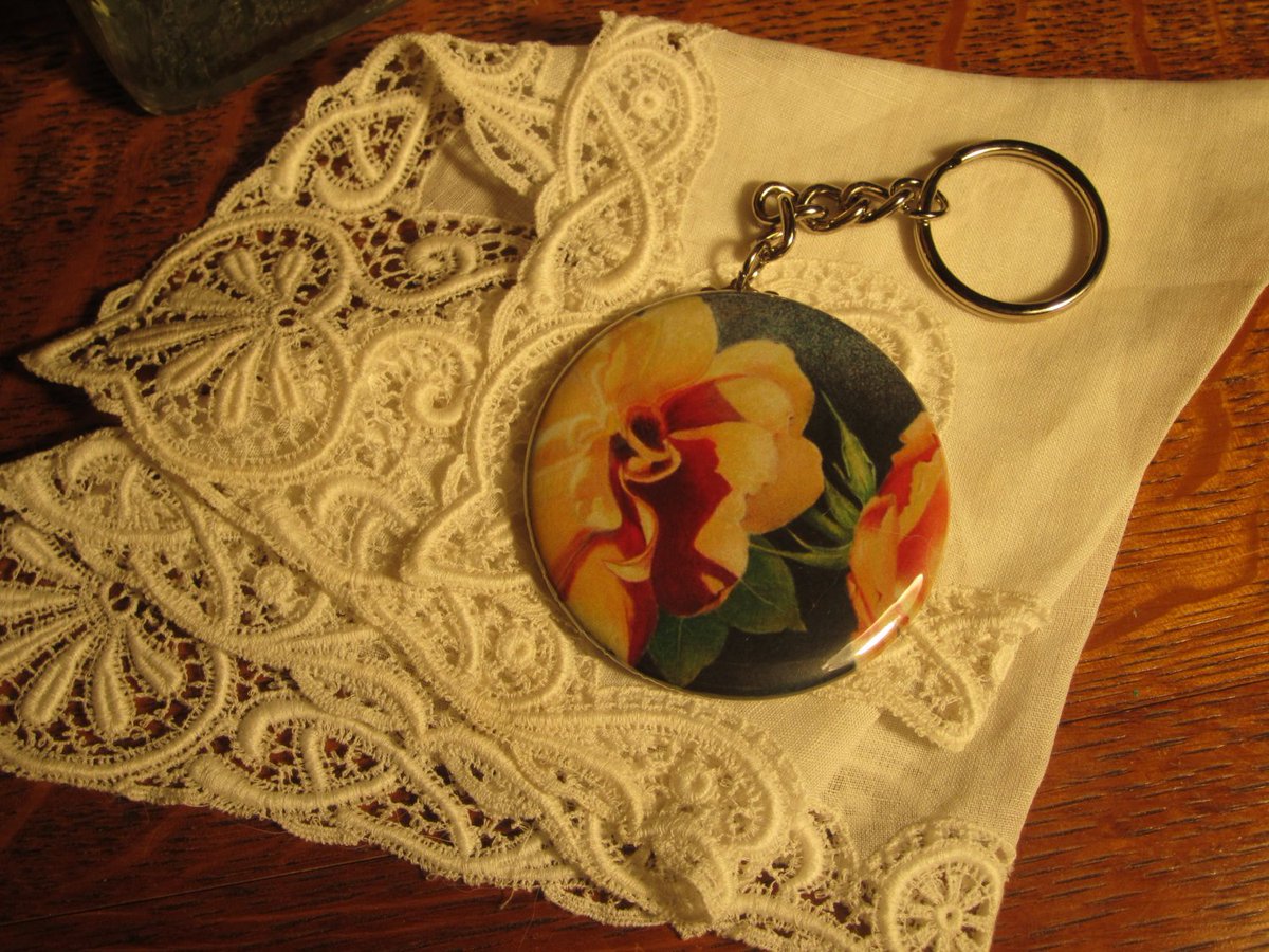 BonnieLouLane's tweet photo. KEY CHAIN - Yellow Rose Key Chain - from Original Fine Art Painting - Free Shipping https://t.co/V9a92G4jjx #EtsyTMT #etsymntt #EmnttM #RoseKeyChain https://t.co/bzaWweszMT