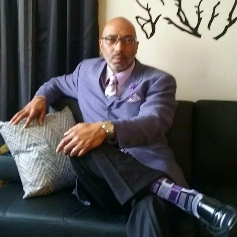 DenoSandz's tweet photo. Acclaimed Horror novelist Deno Sandz #AARP #agingisgood #finewine @AARP https://t.co/xsK2bIavTr