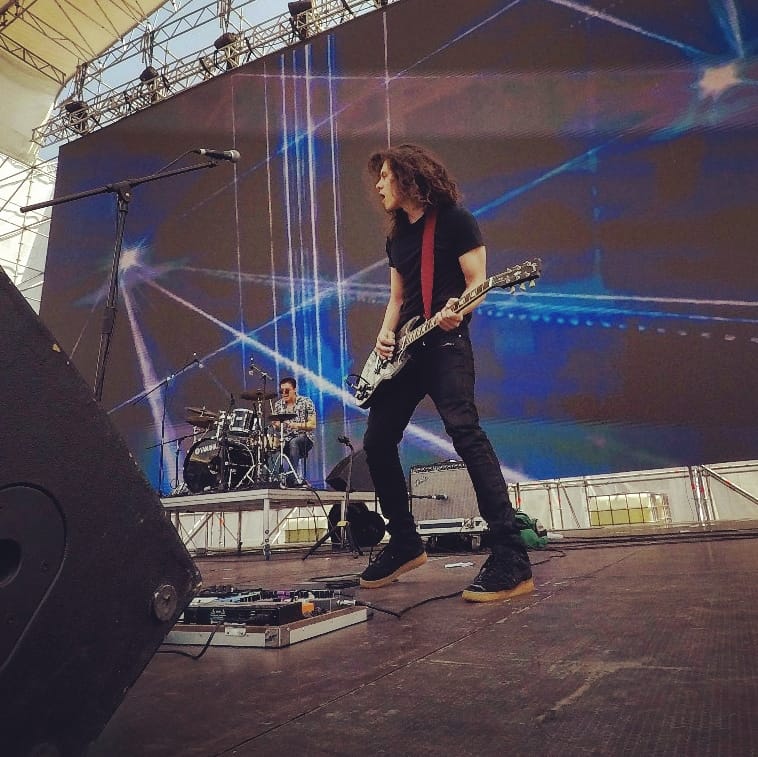 Así las cosas el día de hoy en el Zócalo!! Gracias a @drea_diaz93 por esta chulada de foto! Mi banda InterPolar rockeando a todo lo que da 🤘🤘😎 Nos vemos el próximo sábado 4 de Agosto en el Dopler de Texcoco. #zocalo #cdmx #df #interpolar #interpolaroficial #rock #rockenespañol
