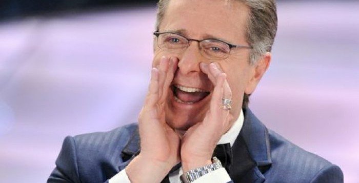 trash_italiano's tweet photo. Valentina torna da Oronzo e mi parte subito il Paolo Bonolis: "MA CHE CACCHIO STA FACENDO?! SI ALZI DA LÌ, VADA VIA, VIAAAAAA, NON CINCISCHI" #TemptationIsland https://t.co/tf1Xo2hTJp