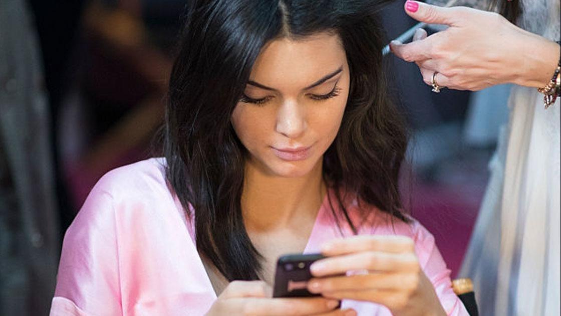 VogueFrance's tweet image. As soon as you buy an item of clothing online, the Australian app @GoodOnYou_App will let you know if is fulfils three ethical criteria: respecting the environment, animals, and working conditions. bit.ly/2LmyFo9