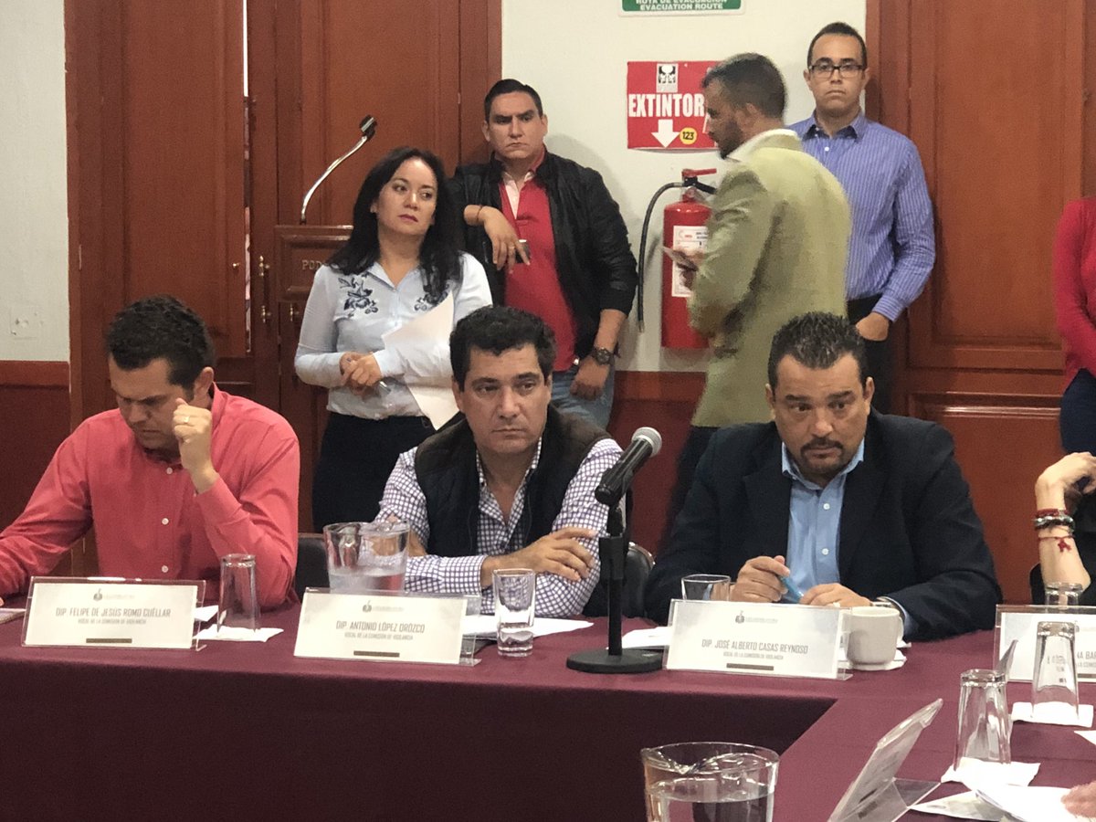 TonoLopez_1's tweet photo. Continuando los trabajos| Comisión de Vigilancia en la revisión de las cuentas públicas de Municipios y dependencias Estatales @DiputadosdelPRI https://t.co/w4QGU9gae9