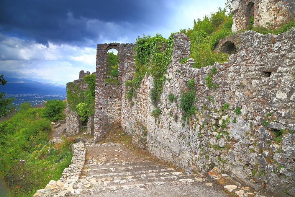 greecelovR's tweet photo. 🇬🇷 🌟🌟🌟🌟🌟 Let's discover the Byzantine city of #Mystras in #Peloponnese 
#VisitGreece #Greece #instabreaks #traveltogreece #greeceholiday #seasonholiday#greekislands #greecevillas #villas #villaholiday #wishyouwherehere #athensvoice #grece #grecia #греция #vacations #saintf https://t.co/AsWgXZSCWQ