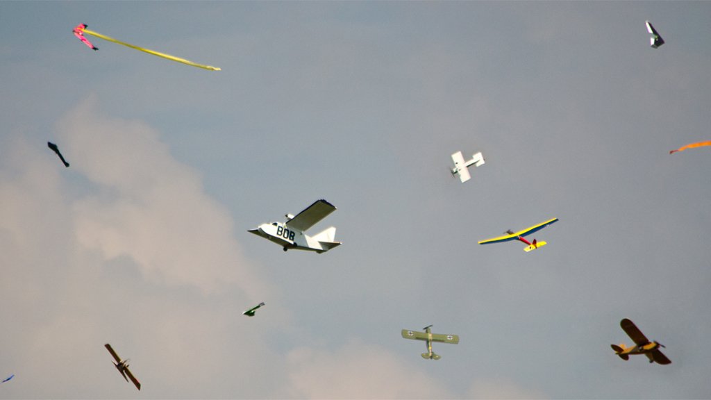 dubrorc's tweet photo. A moment of silence for BOB. He did not survive full-contact combat at #FliteFest Ohio. To be fair, MANY planes did not survive!
@FliteTest https://t.co/r6ifDo2ivL