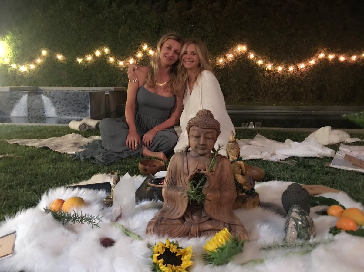 StrutFit's tweet image. Goddess Ceremony was a BEAUTIFUL evening led by the Divine @CyiaOfWTA Thank U for hosting @carrieanninaba ✨🙏🏻✨💫💕