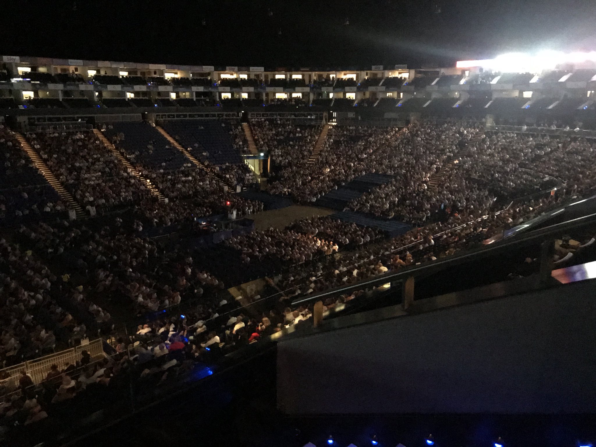 Julia Macfarlane 🏴󠁧󠁢󠁳󠁣󠁴󠁿🇮🇩 on Twitter: "At the O2 listening to Sam Harris, Jordan Peterson and Douglas Murray. dark but something tells me I may be the only POC in this