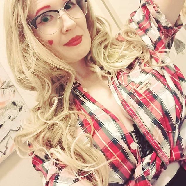 Threadiverse's tweet photo. I gotta say.....She wears it spectacularly 😍⠀
⠀
Cosplay by: @trishykitty⠀
Check out @threadiverse for more geeky good stuff⠀
#blackcanary #arrow #dccomics #cosplay #cosplayafter40 #comicbookgirl #justiceleague #threadiverse #geekfashion #ba… https://t.co/CMqbWQqQkW https://t.co/8ST6X7rUP3