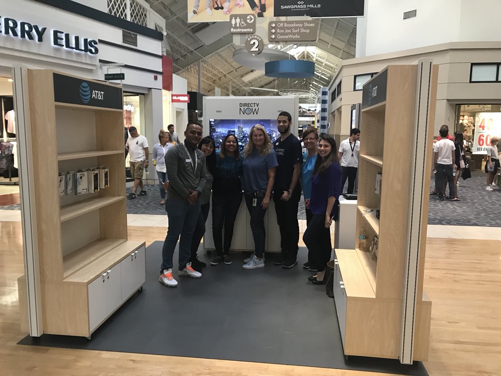 First day of our new Pop Up stores! Checkin out the Sawgrass mall! 📸🎉🎊<a href="/One_FLA/">OneFLA</a> <a href="/CristySwink/">Cristy Swink</a> <a href="/MichelleLSegal/">Michelle Levi Segal</a>