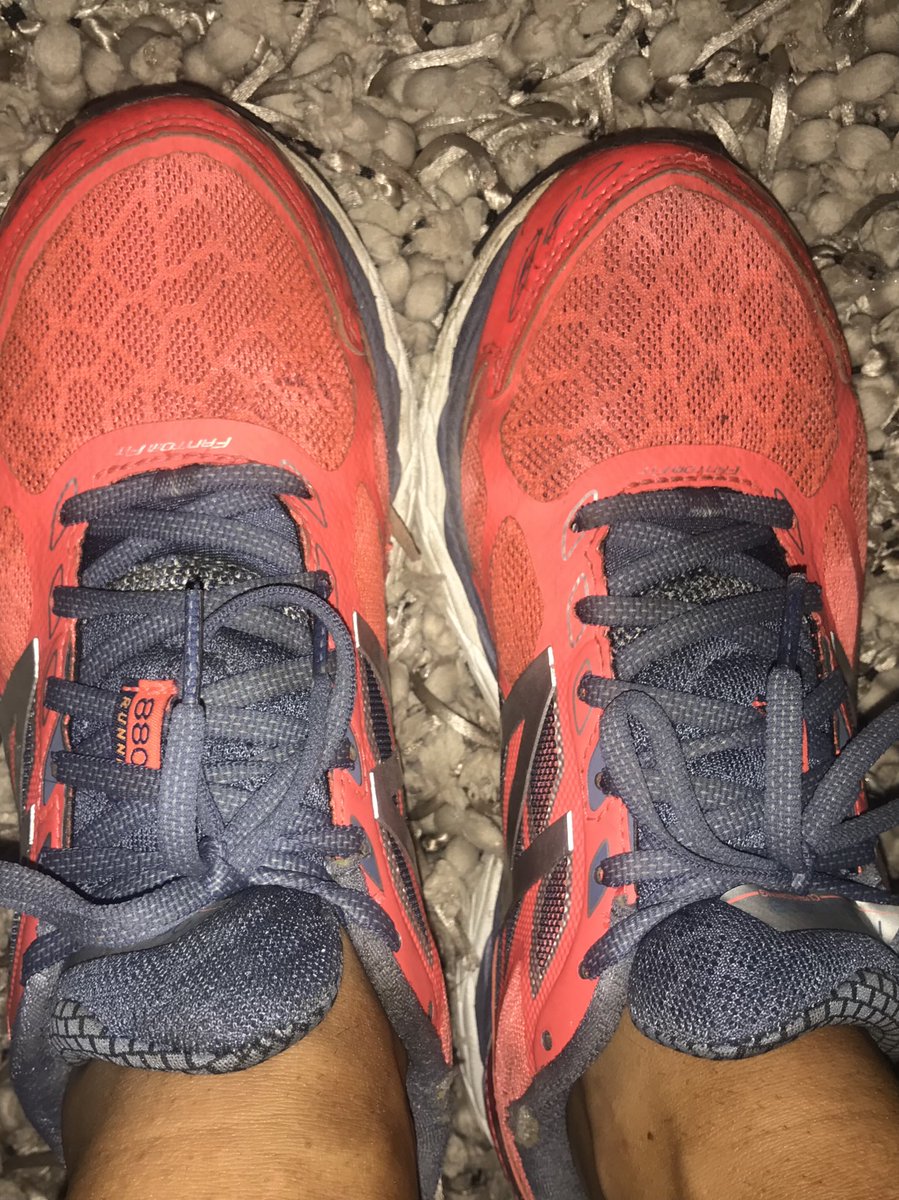 NicolaMatthew16's tweet image. When your friend stands you up last minute there is only one thing to do.....to get your trainers on and go for a run!! #mojoback #love #running